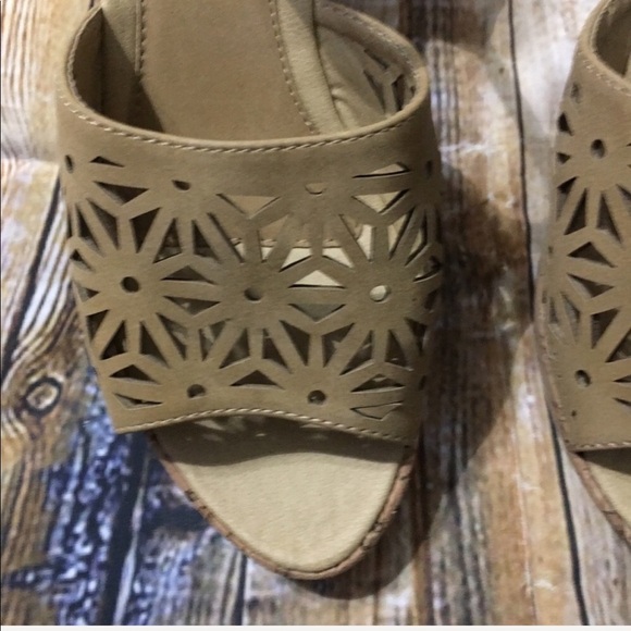 NEW Via Veneto Camel Laser Cut Cork Wedge Sandals - Picture 2 of 5